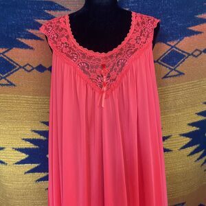 Vintage Miss Elaine Red Maxi Trapeze Nightgown. Flowy. Lace. USA. Size Small.